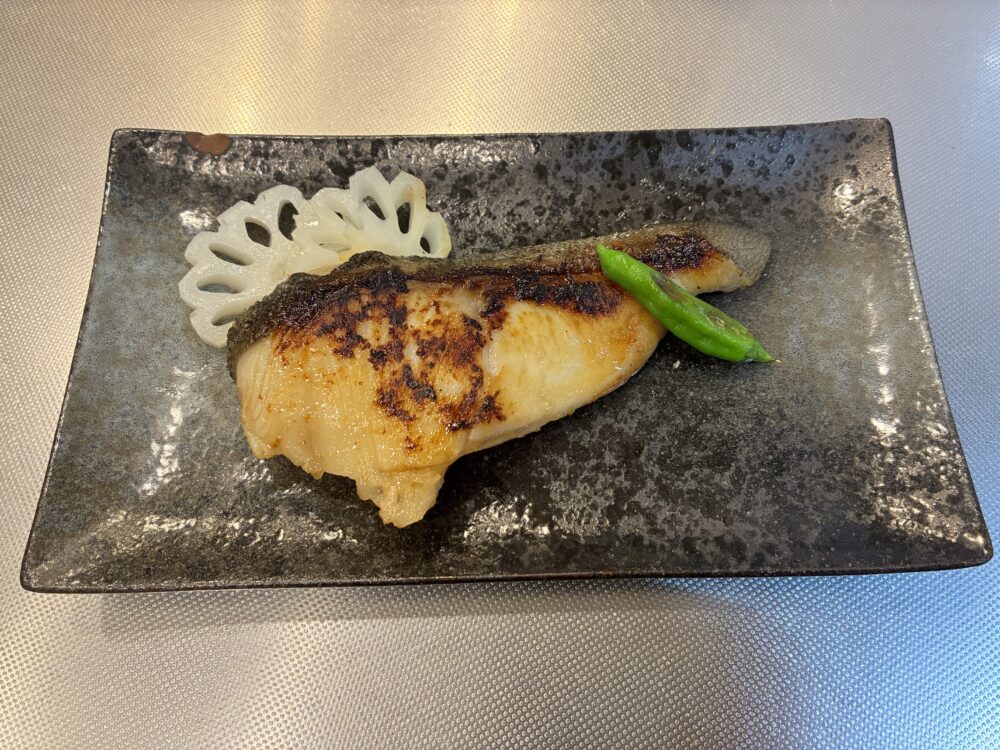 お皿に盛り付けられた京都一の傳「銀だら蔵みそ漬」の焼き上がり